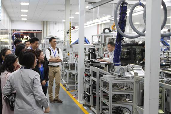 特的极致天窗工艺新葡京遇见伟巴斯(图5)