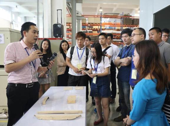 特的极致天窗工艺新葡京遇见伟巴斯(图22)