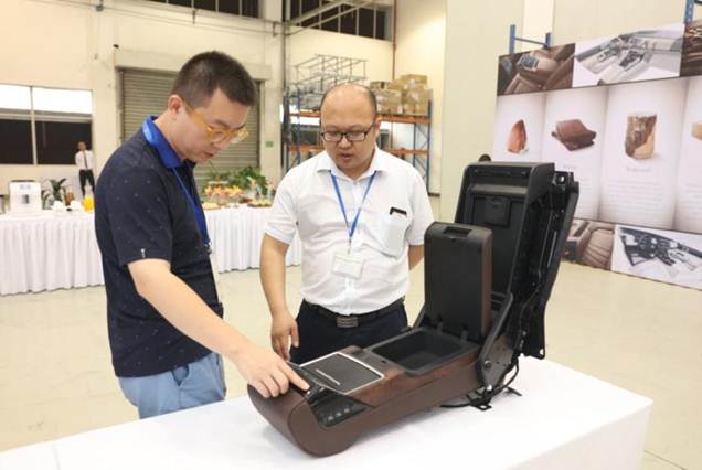 特的极致天窗工艺新葡京遇见伟巴斯(图21)