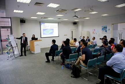 特的极致天窗工艺新葡京遇见伟巴斯(图26)