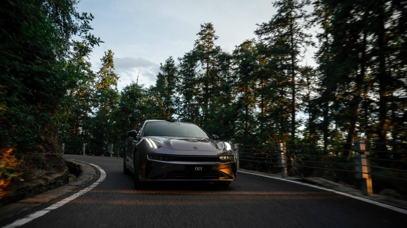 构焕新极氪001极限环境实测超长续航超低能耗澳门新葡京app全系标配900V全栈